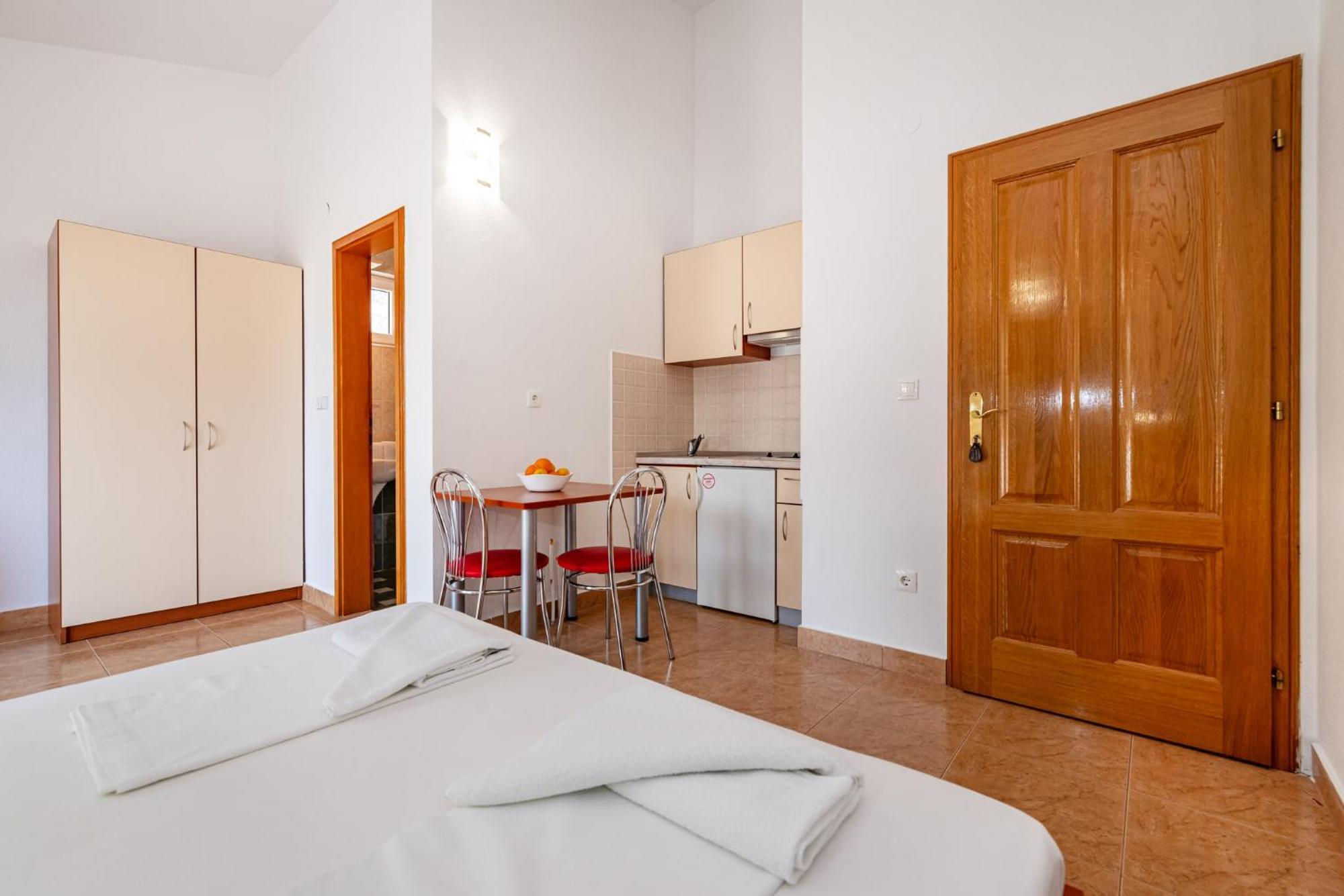 Apartments Prkacin 2 Starigrad Paklenica Exterior photo