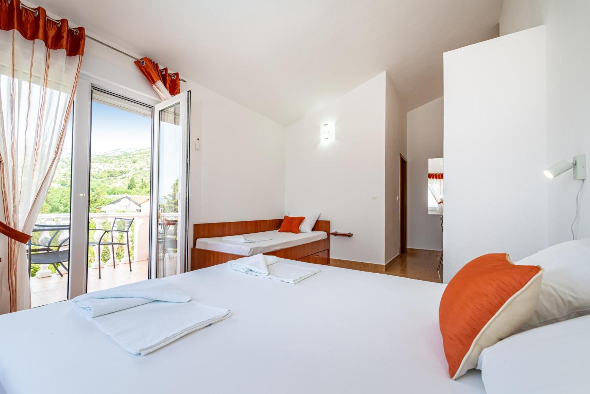 Apartments Prkacin 2 Starigrad Paklenica Exterior photo